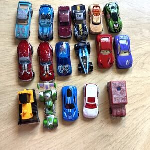 Hot Wheels Diecast Toy Car Lot of 17 Mixed Models Vintage Modern Antique Cars